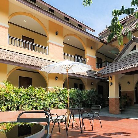 Siam Avari Hotel, Чианграй Экстерьер фото