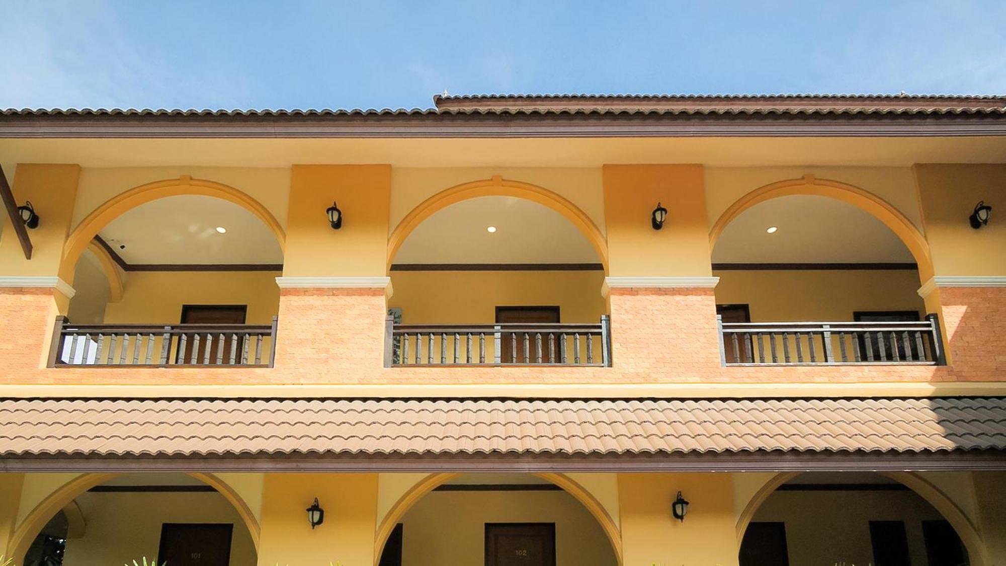 Siam Avari Hotel, Чианграй Экстерьер фото