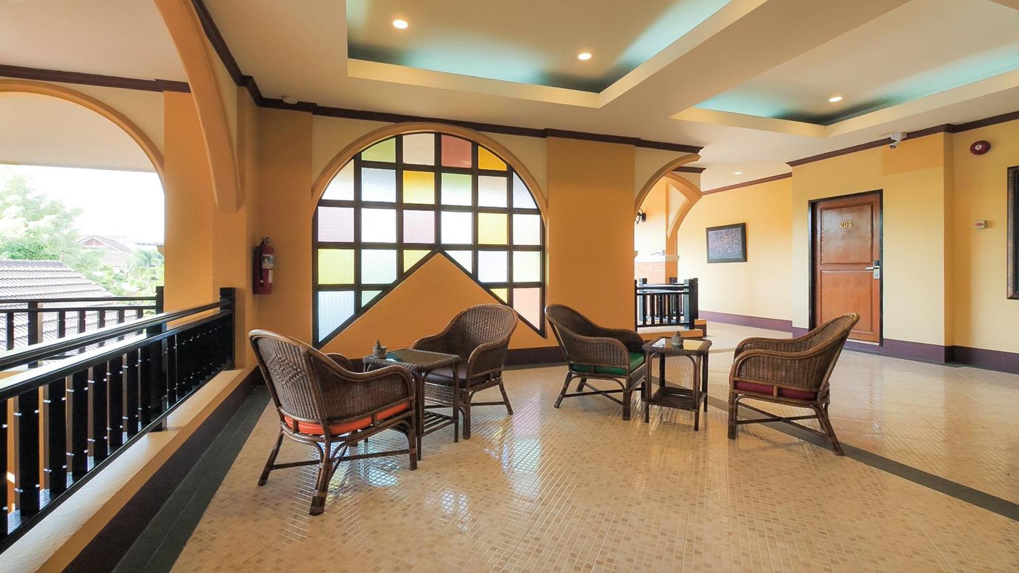 Siam Avari Hotel, Чианграй Экстерьер фото