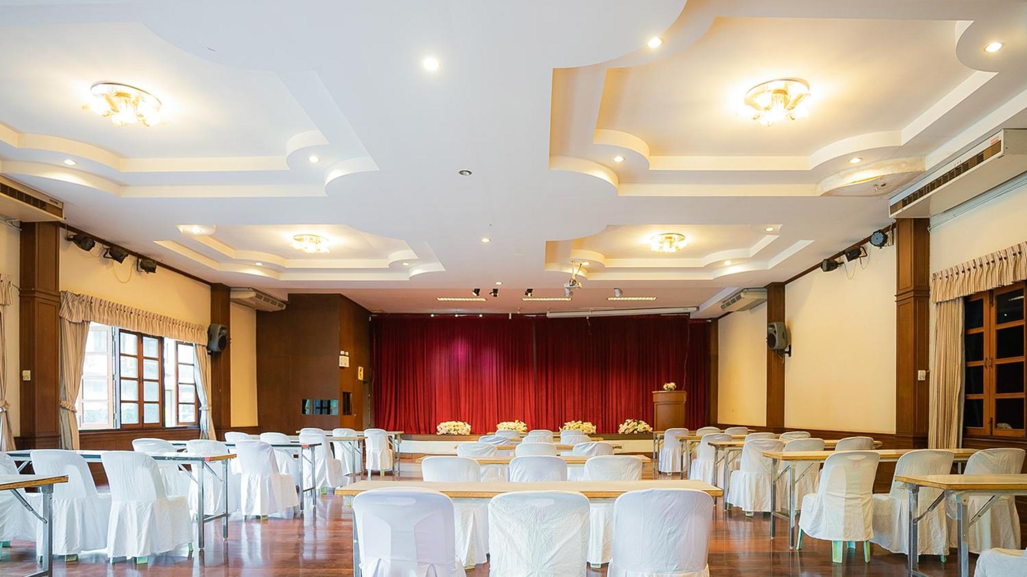 Siam Avari Hotel, Чианграй Экстерьер фото