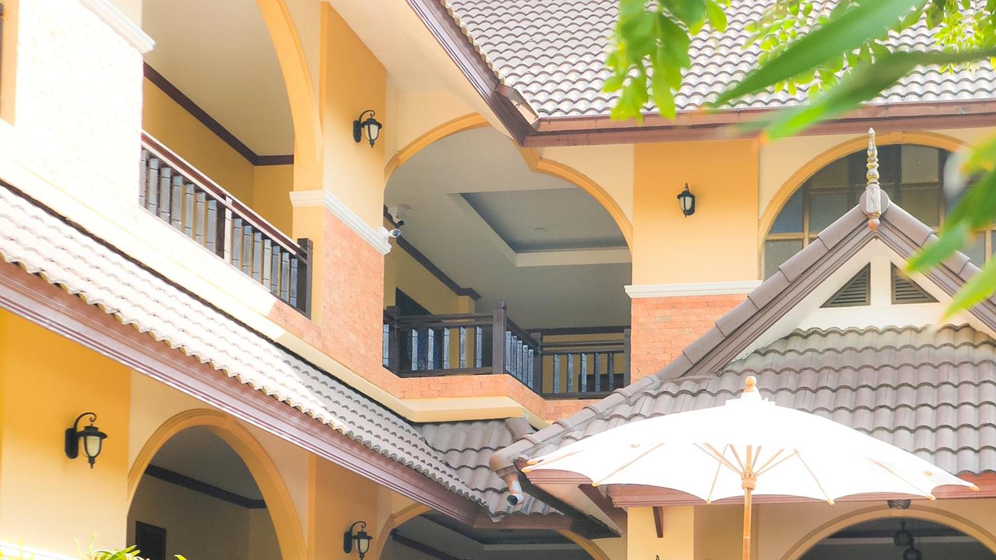 Siam Avari Hotel, Чианграй Экстерьер фото