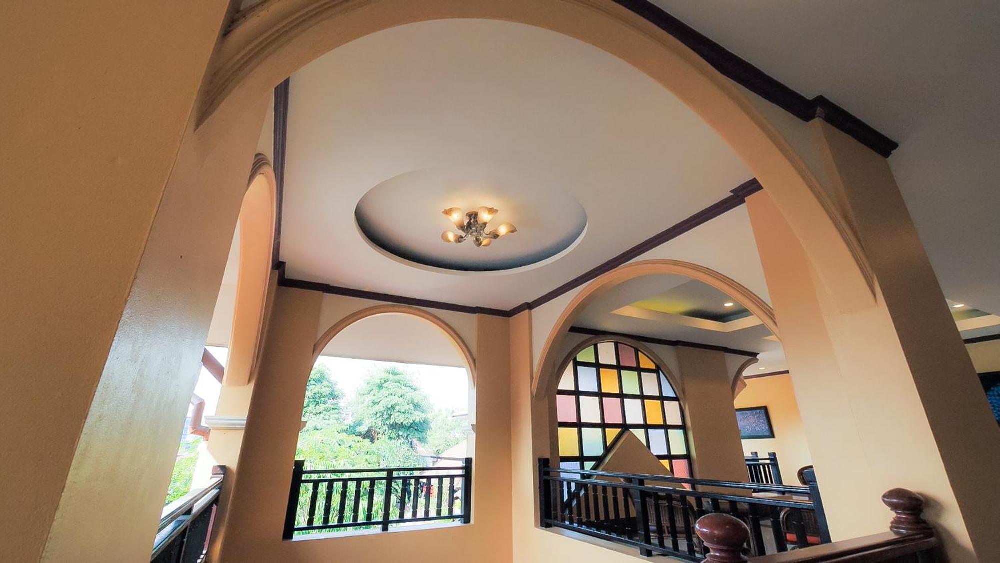 Siam Avari Hotel, Чианграй Экстерьер фото