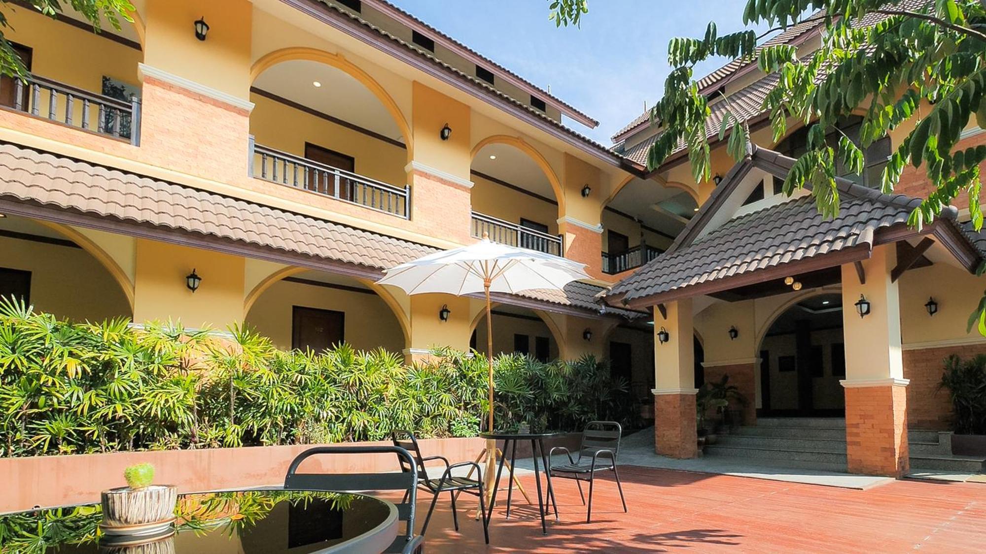 Siam Avari Hotel, Чианграй Экстерьер фото